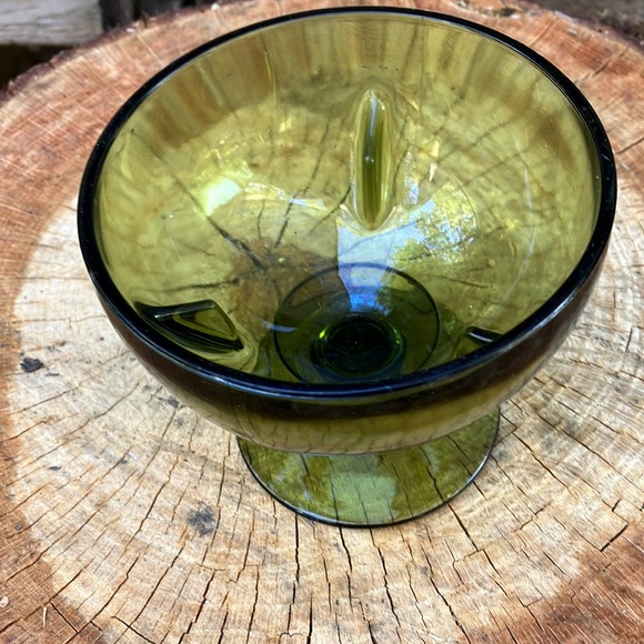 Green carnival glass dish - Picture 2 of 3